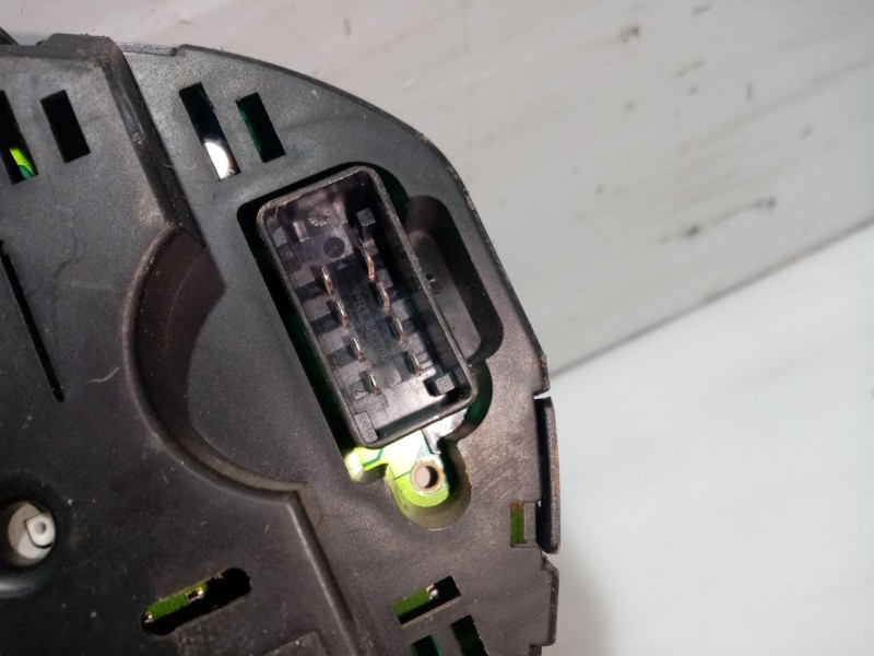 Recambio de cuadro instrumentos para volkswagen polo (9n1) trendline referencia OEM IAM 6Q0920820X093  