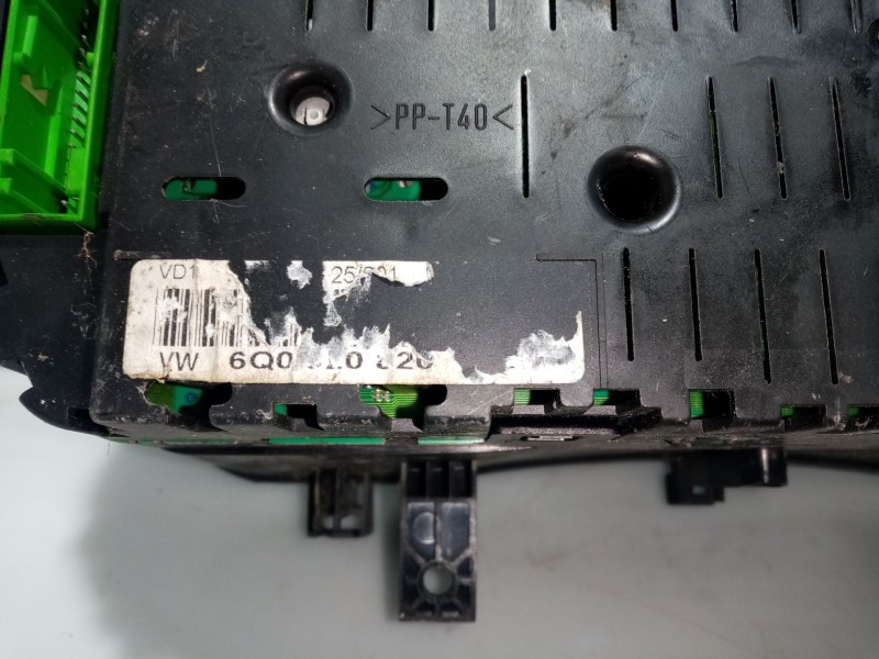 Recambio de cuadro instrumentos para volkswagen polo (9n1) trendline referencia OEM IAM 6Q0920820X093  