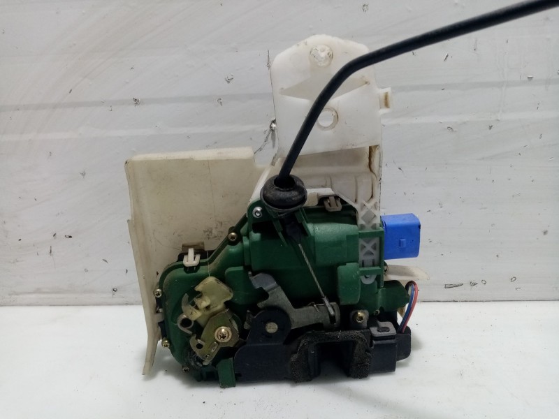 Recambio de cerradura puerta trasera izquierda para volkswagen polo (9n1) trendline referencia OEM IAM 3B4839015AJ  