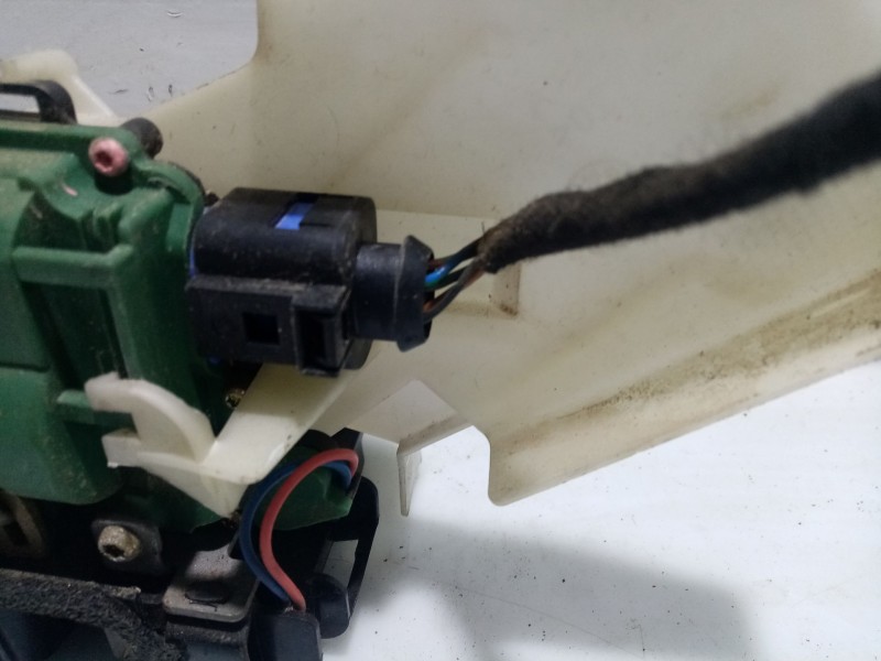 Recambio de cerradura puerta delantera izquierda para volkswagen polo (9n1) trendline referencia OEM IAM 3B1837015AN  