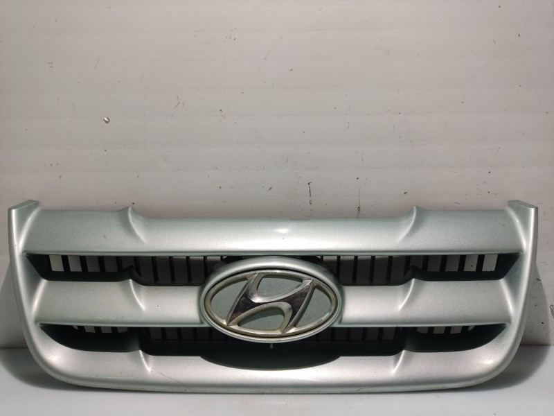 Recambio de rejilla delantera para hyundai matrix (fc) 1.6 cat referencia OEM IAM 8636117010  