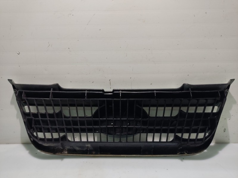 Recambio de rejilla delantera para hyundai matrix (fc) 1.6 cat referencia OEM IAM 8636117010  