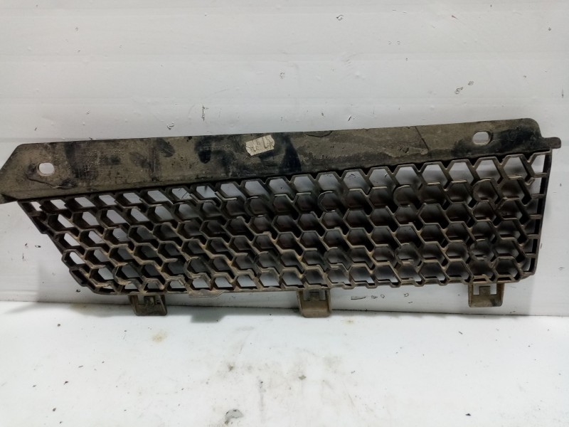 Recambio de rejilla delantera para renault master ii phase 2 caja cerrada referencia OEM IAM 8200233750 8200565046 