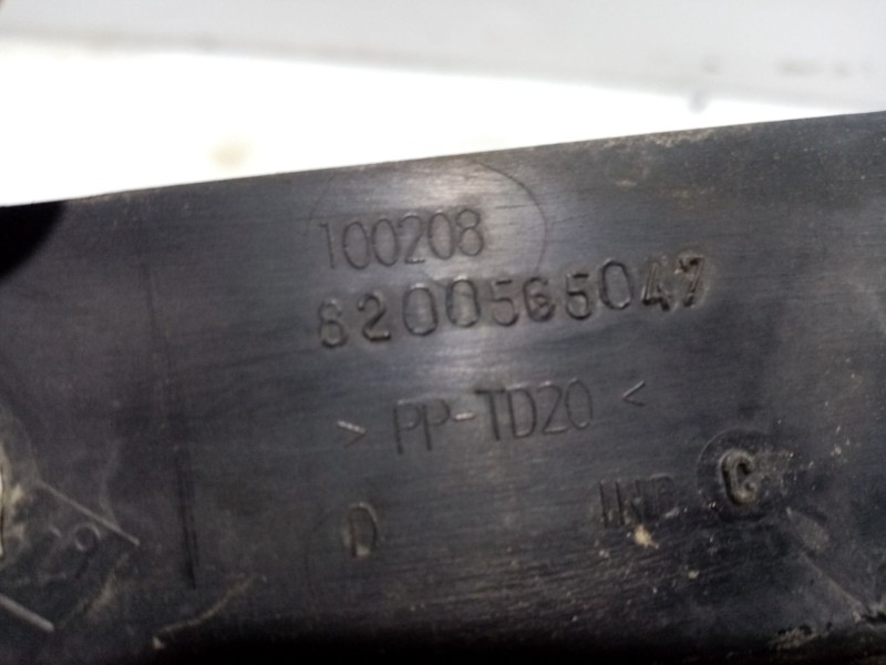 Recambio de rejilla delantera para renault master ii phase 2 caja cerrada referencia OEM IAM 8200233750 8200565047 