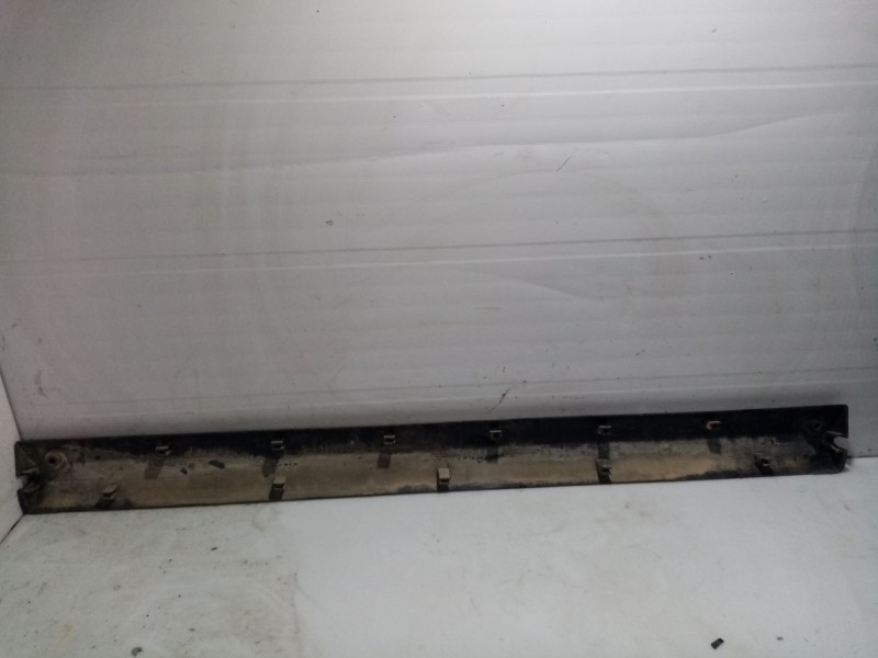 Recambio de moldura para renault master ii phase 2 caja cerrada referencia OEM IAM 7701692582  