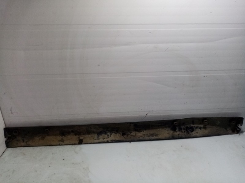 Recambio de moldura para renault master ii phase 2 caja cerrada referencia OEM IAM 7701692582  