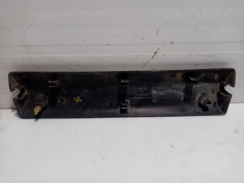 Recambio de moldura para renault master ii phase 2 caja cerrada referencia OEM IAM 7701692574  