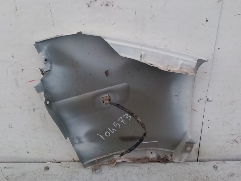 Recambio de aleta delantera izquierda para renault master ii phase 2 caja cerrada referencia OEM IAM 7750350504  