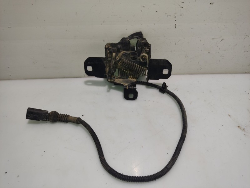 Recambio de cerradura capot para volkswagen bora variant (1j6) 1.9 tdi referencia OEM IAM 1J0823509C  