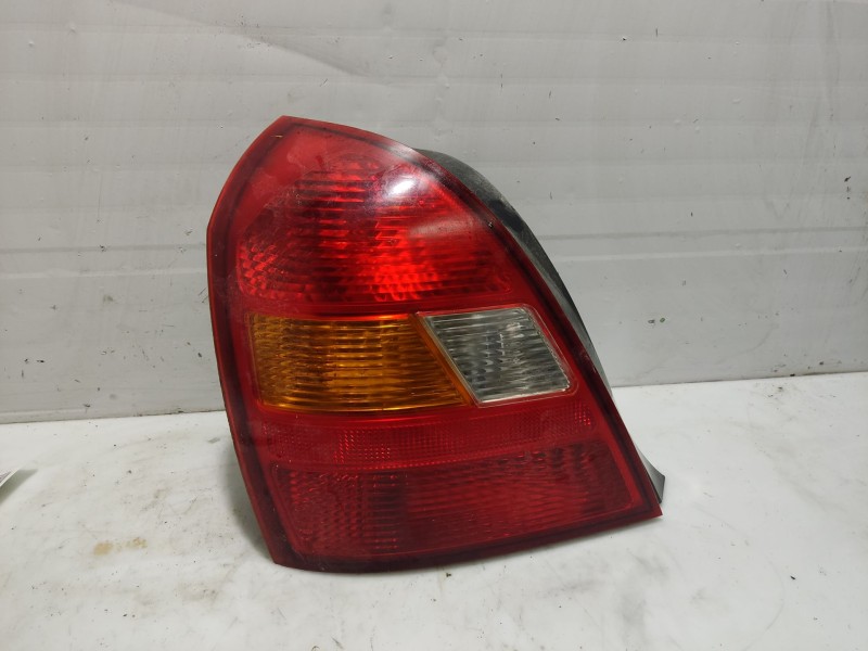 Recambio de piloto trasero izquierdo para hyundai elantra (xd) 2.0 crdi cat referencia OEM IAM 924012D010  