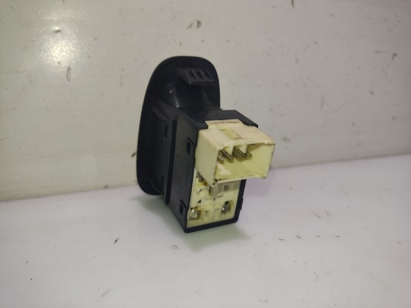 Recambio de mando elevalunas trasero derecho para hyundai accent ii (lc) 1.5 crdi referencia OEM IAM 621W04620  