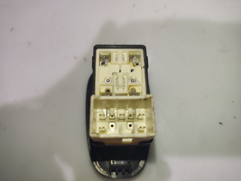 Recambio de mando elevalunas trasero derecho para hyundai accent ii (lc) 1.5 crdi referencia OEM IAM 621W04620  