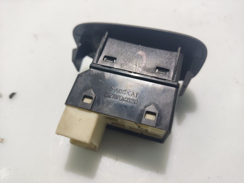 Recambio de mando elevalunas trasero derecho para hyundai accent ii (lc) 1.5 crdi referencia OEM IAM 621W04620  