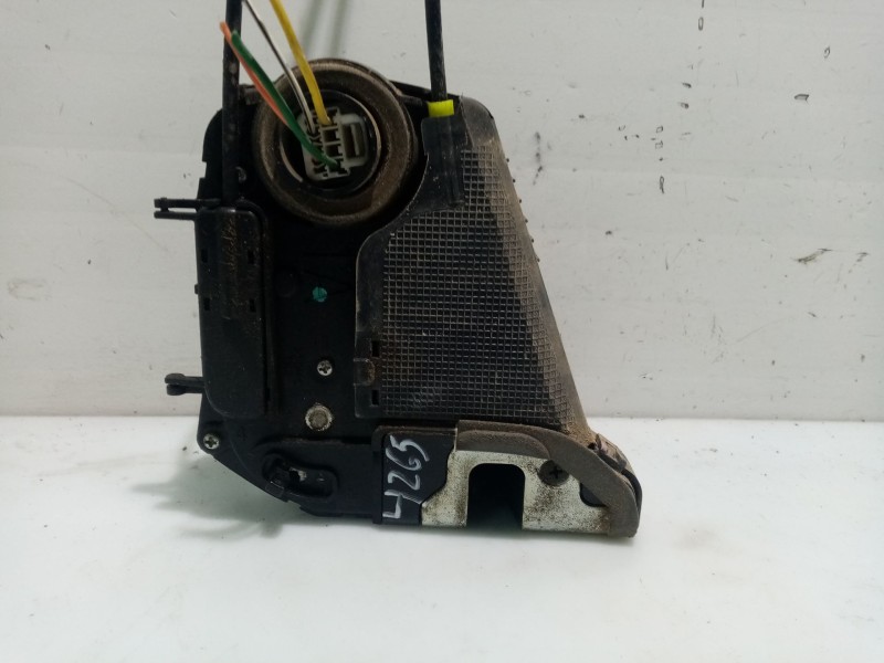 Recambio de cerradura puerta trasera derecha para toyota prius (nhw20) 1.5 cat referencia OEM IAM 6905047041  