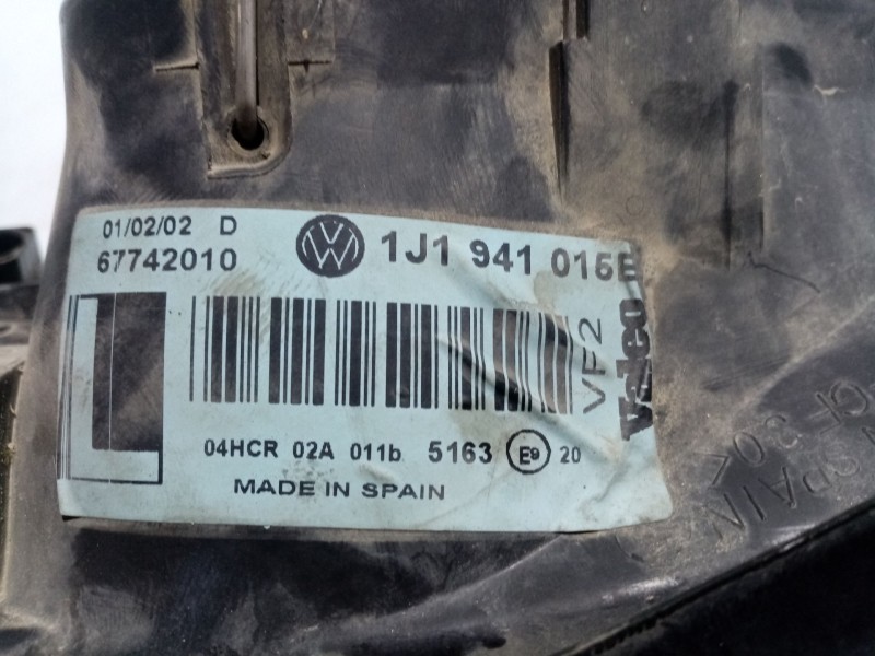Recambio de faro izquierdo para volkswagen golf iv (1j1) 1.6 referencia OEM IAM 1J1941017B  