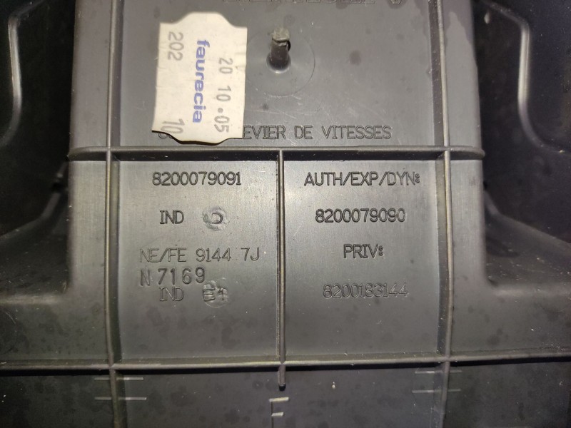 Recambio de consola central para renault megane ii (bm0/1_, cm0/1_) 1.5 dci (bm1e, cm1e) referencia OEM IAM 8200079088  