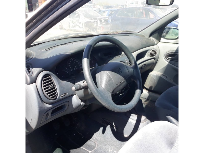 renault megane i berlina hatchback (ba0) 1.6   |   0.95 - ... | 1995 | 90 cv / 66 kw del año 1995