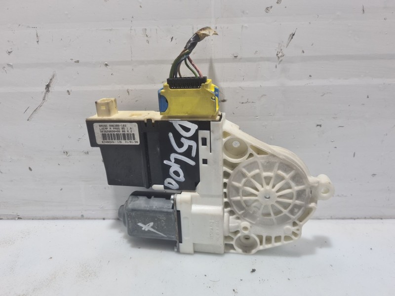 Recambio de motor elevalunas delantero derecho para citroën c4 berlina referencia OEM IAM 996388103  