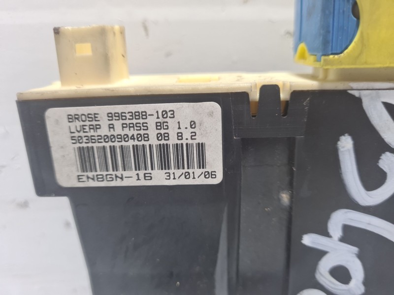 Recambio de motor elevalunas delantero derecho para citroën c4 berlina referencia OEM IAM 996388103  