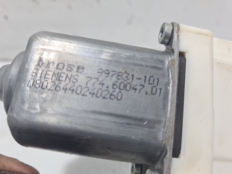 Recambio de motor elevalunas delantero derecho para citroën c4 berlina referencia OEM IAM 996388103  