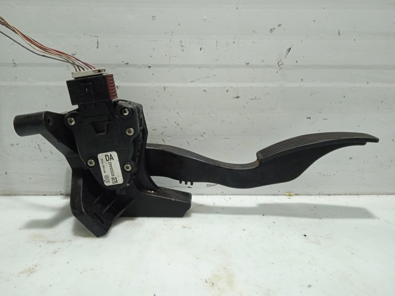 Recambio de pedal acelerador para opel meriva referencia OEM IAM 5560702  