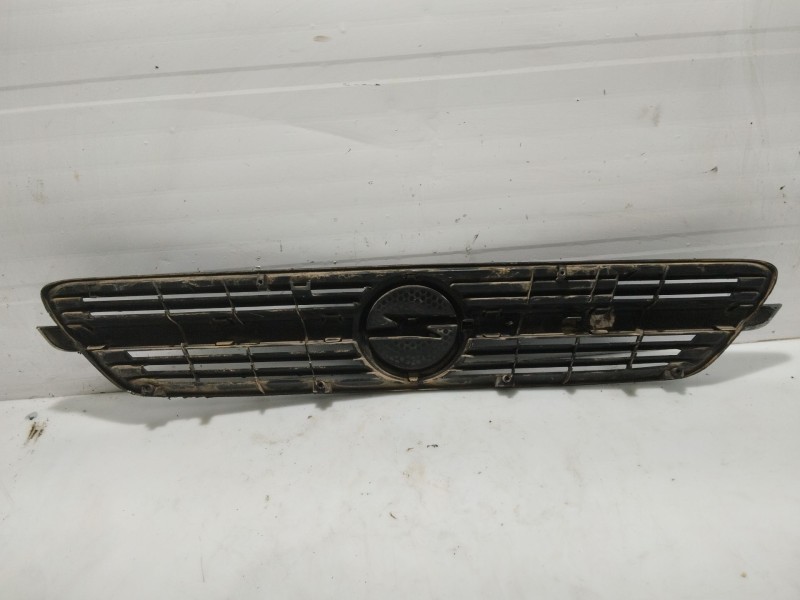 Recambio de calandra delantera de radiador para opel meriva referencia OEM IAM 6320109  