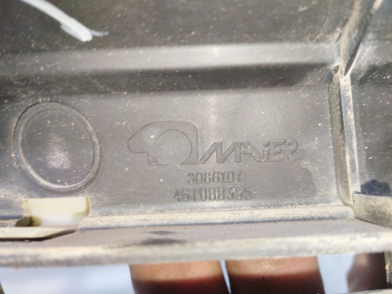 Recambio de calandra delantera de radiador para opel meriva referencia OEM IAM 6320109  