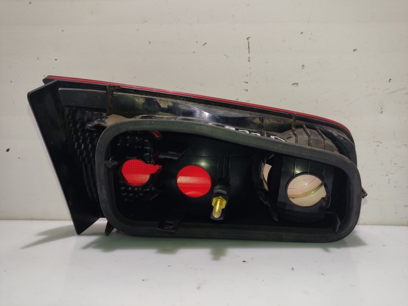 Recambio de piloto trasero derecho interior para renault laguna ii (bg0) referencia OEM IAM 8200002476 8200262111 