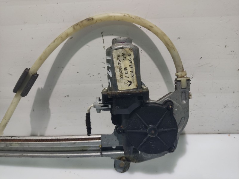 Recambio de elevalunas trasero derecho para renault laguna ii (bg0) referencia OEM IAM 8200000558  