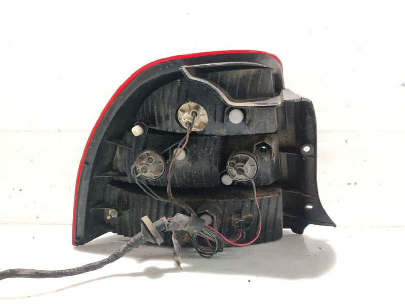 Recambio de piloto trasero derecho para kia shuma referencia OEM IAM 0K2SA51150  