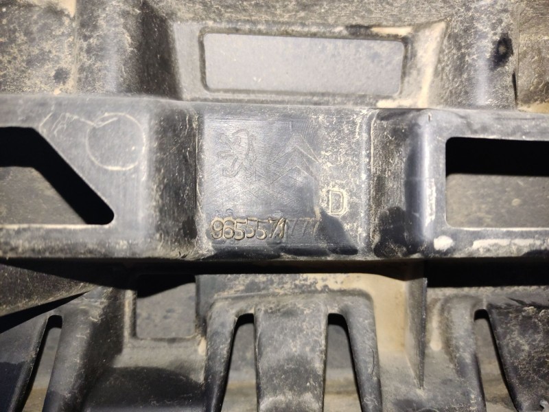 Recambio de moldura para citroën c4 coupe 1.4 16v referencia OEM IAM 9655571777  