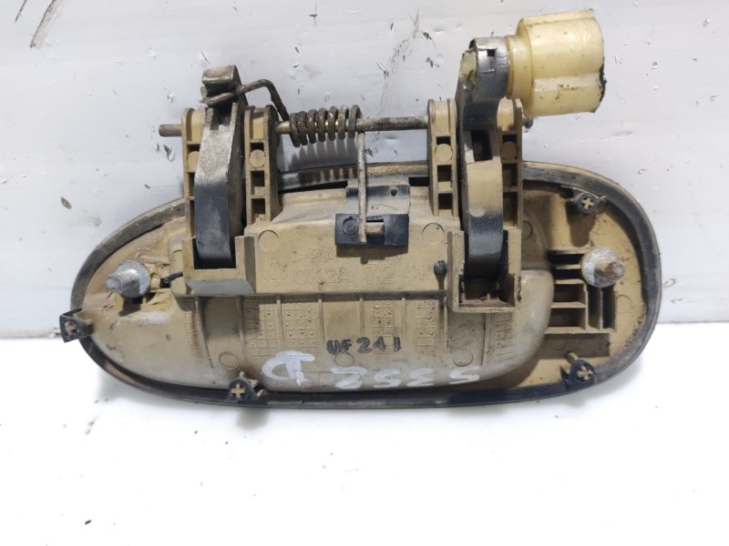 Recambio de maneta exterior trasera derecha para kia shuma referencia OEM IAM OK2A172410  