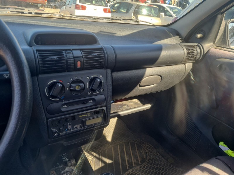 opel corsa b (s93) del año 1997