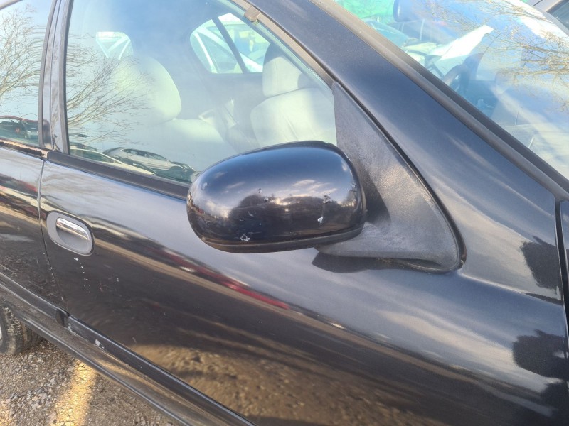 nissan almera ii hatchback (n16) del año 2004