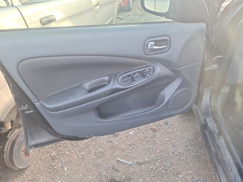 nissan almera ii hatchback (n16) del año 2004