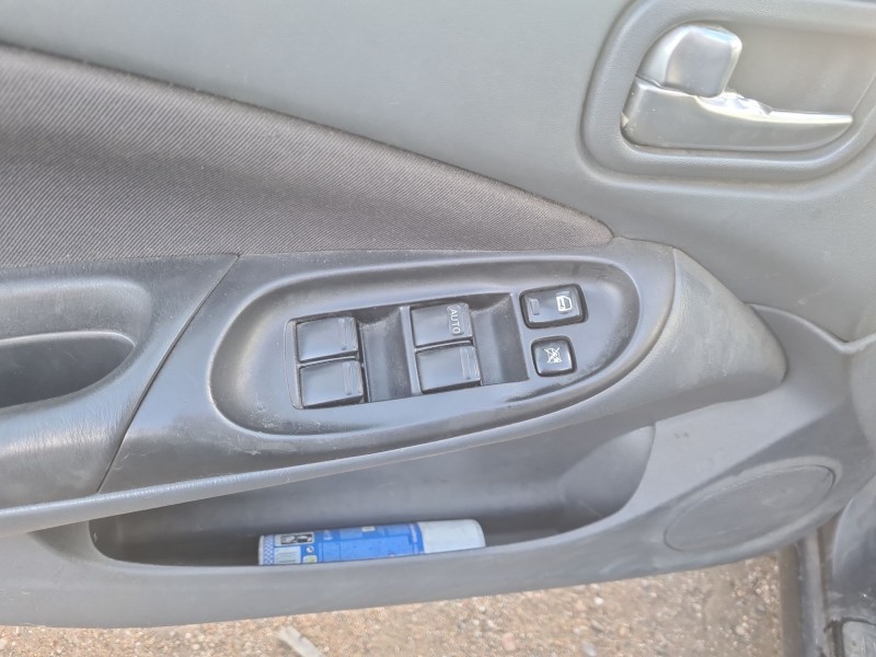 nissan almera ii hatchback (n16) del año 2004