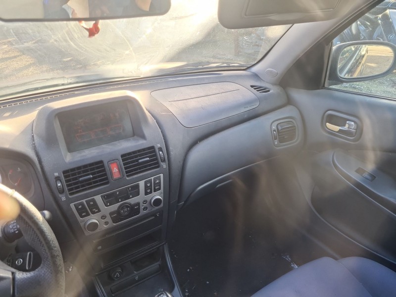 nissan almera ii hatchback (n16) del año 2004