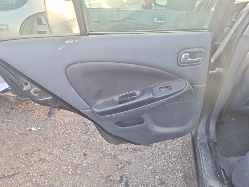 nissan almera ii hatchback (n16) del año 2004