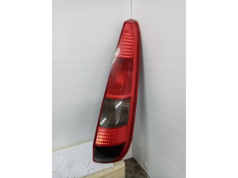 Recambio de piloto trasero derecho para ford fiesta (cbk) trend referencia OEM IAM   