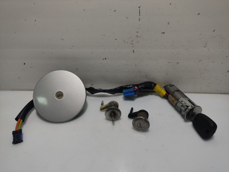 Recambio de juego bombines para peugeot 206 hatchback (2a/c) 1.4 i referencia OEM IAM 6051JB  