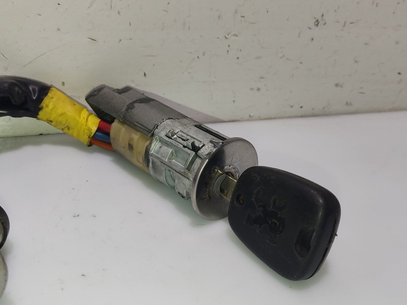 Recambio de juego bombines para peugeot 206 hatchback (2a/c) 1.4 i referencia OEM IAM 6051JB  