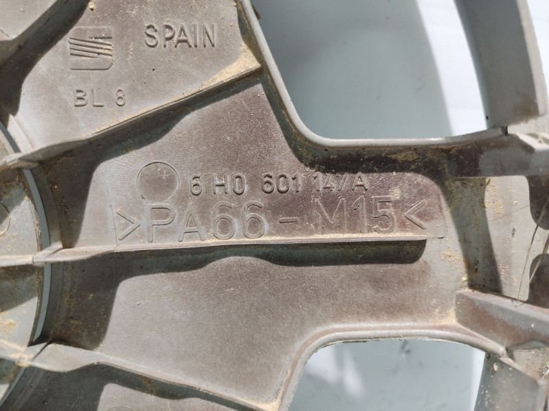 Recambio de tapacubos para seat arosa (6h1) 1.0 referencia OEM IAM 6H0601147A  