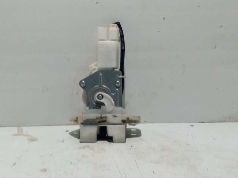 Recambio de cerradura maletero / porton para suzuki swift berlina (mz) gl referencia OEM IAM 8251063J00  
