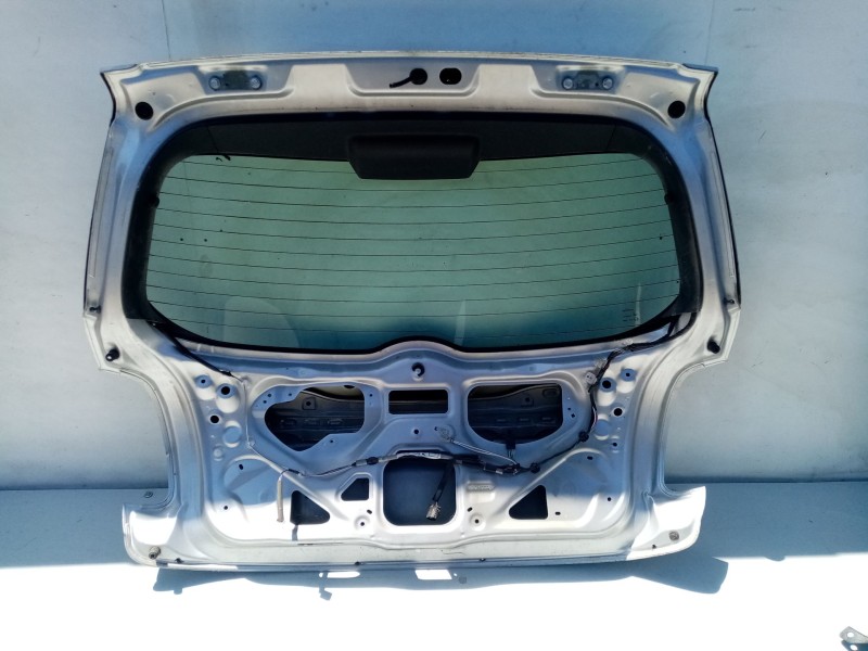 Recambio de porton trasero para toyota auris referencia OEM IAM 6700502200  