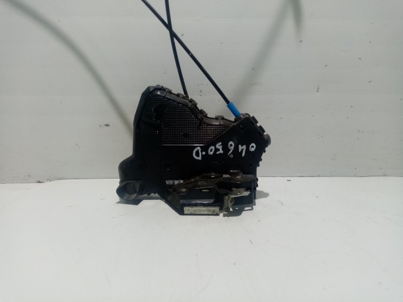 Recambio de cerradura puerta delantera derecha para toyota auris referencia OEM IAM 6903002220  