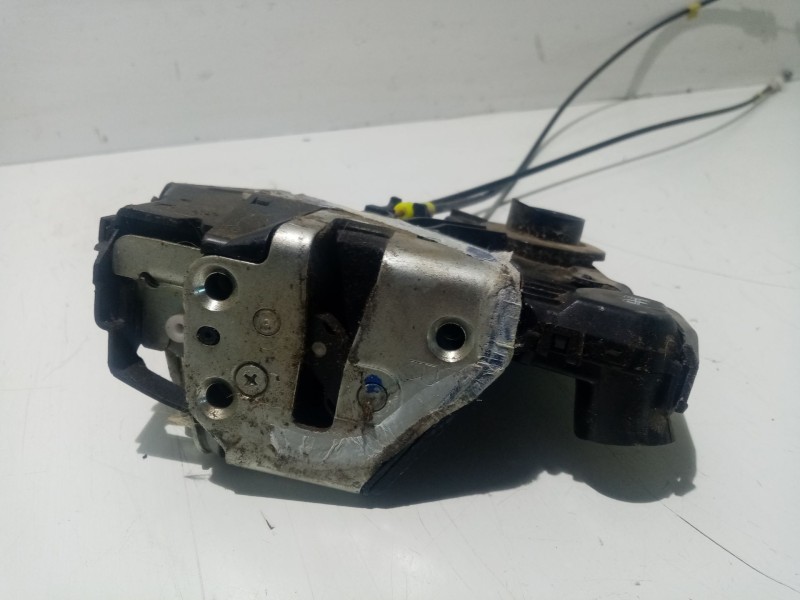 Recambio de cerradura puerta delantera derecha para toyota auris referencia OEM IAM 6903002220  
