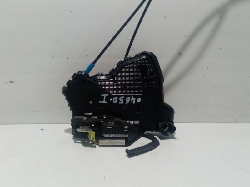 Recambio de cerradura puerta delantera izquierda para toyota auris referencia OEM IAM 6904002210  