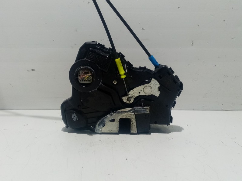 Recambio de cerradura puerta delantera izquierda para toyota auris referencia OEM IAM 6904002210  