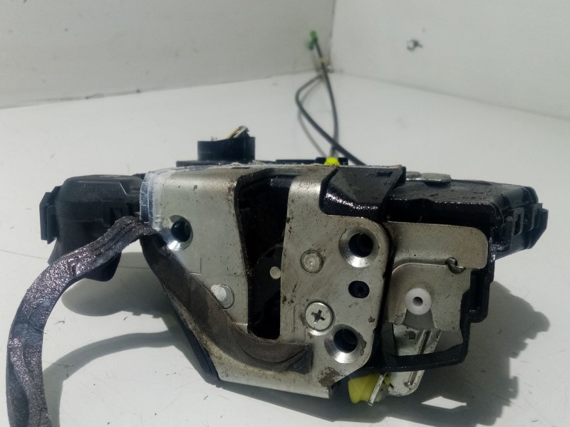 Recambio de cerradura puerta delantera izquierda para toyota auris referencia OEM IAM 6904002210  