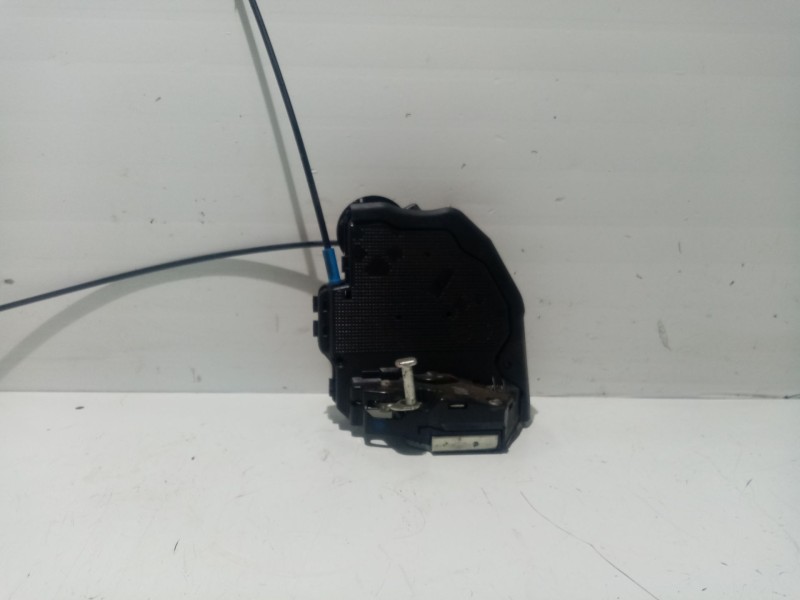 Recambio de cerradura puerta trasera izquierda para toyota auris referencia OEM IAM 6906002170  